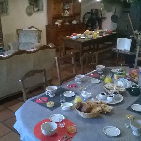 Bed and Breakfast Aux Ronzieres Pouilly-sous-Charlieu Exteriér fotografie