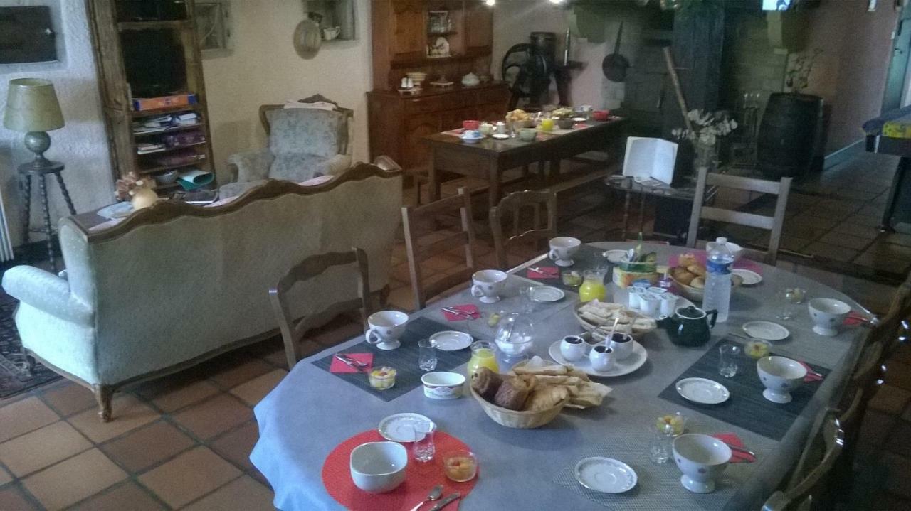 Bed and Breakfast Aux Ronzieres Pouilly-sous-Charlieu Exteriér fotografie